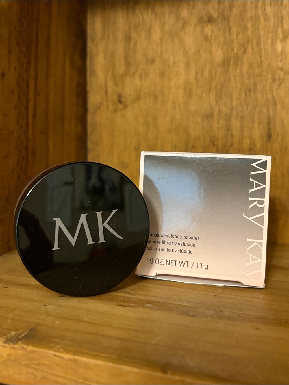 Mary Kay Translucent Loose Powder Compact in Black